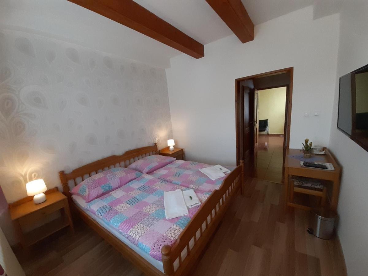 Penzion Sefcik Harichovce Buitenkant foto