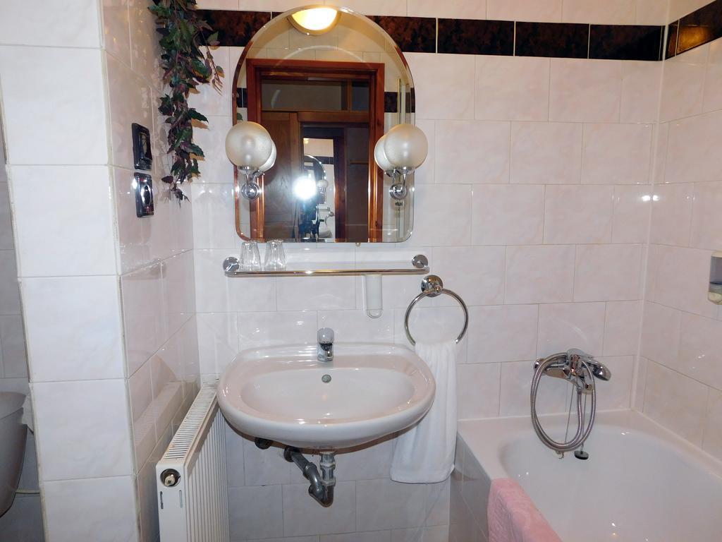 Penzion Sefcik Harichovce Buitenkant foto